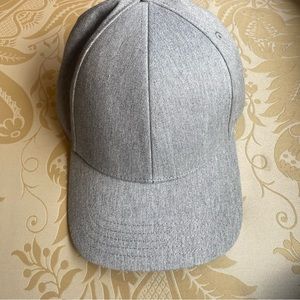 Aritzia TNA Grey Hat O/S